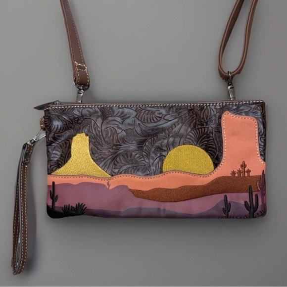 Justin Boots Crossbody Bag Wristlet Purse Southwest Desert Embroidered 🏜🌵 Boho - Picture 1 of 8